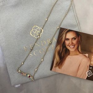 Kim necklace with an adjustable sliding piece